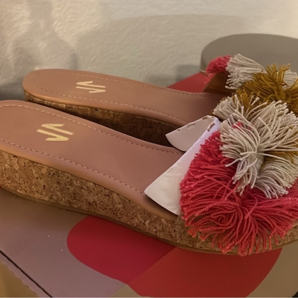Brand New Silvia Cobos sandals, Size 12 (run small). Comes in dust bag. - Picture 3 of 4